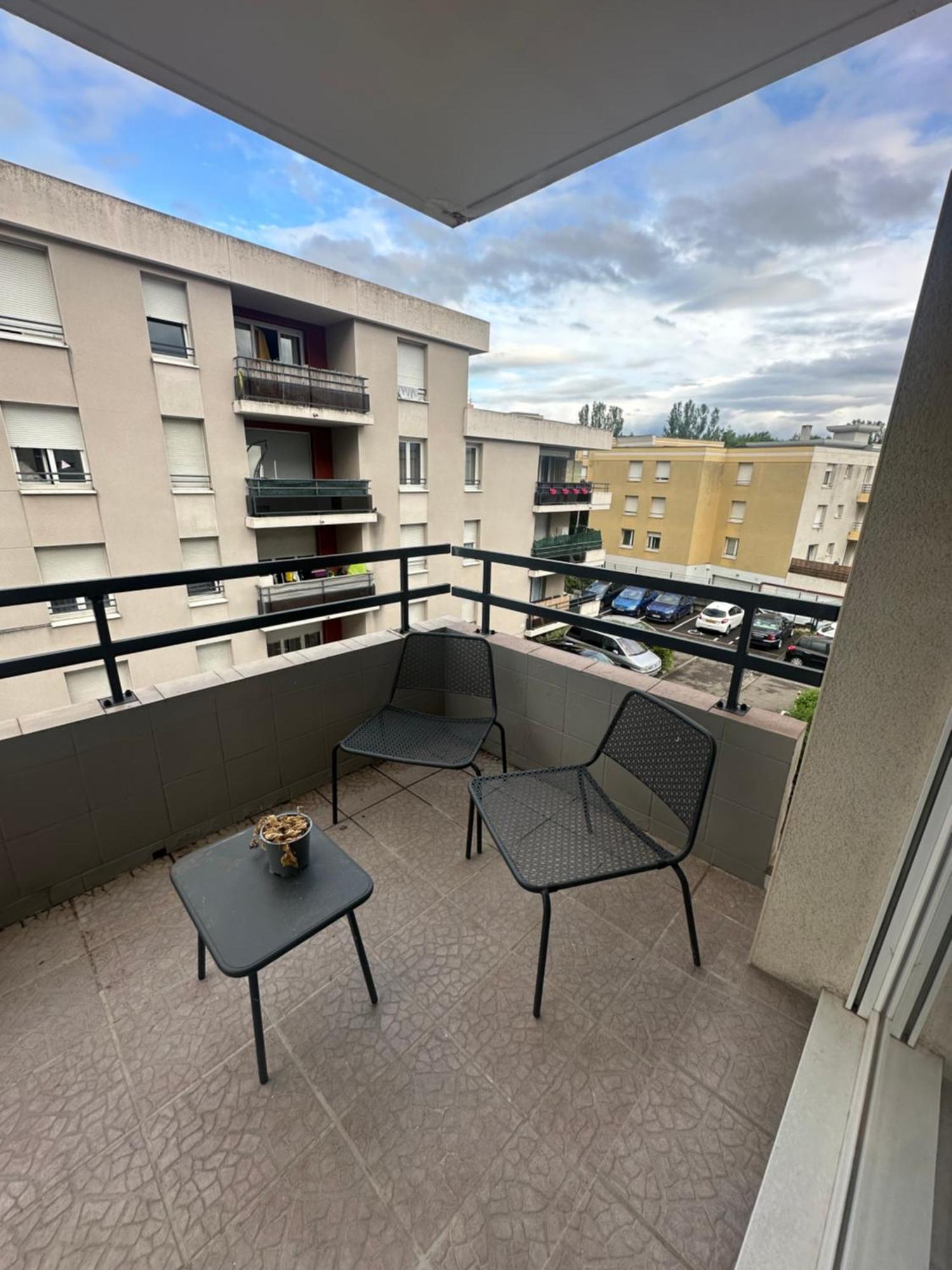 Appartement Tres Beau Trois Pieces Avec Vue Degagee *